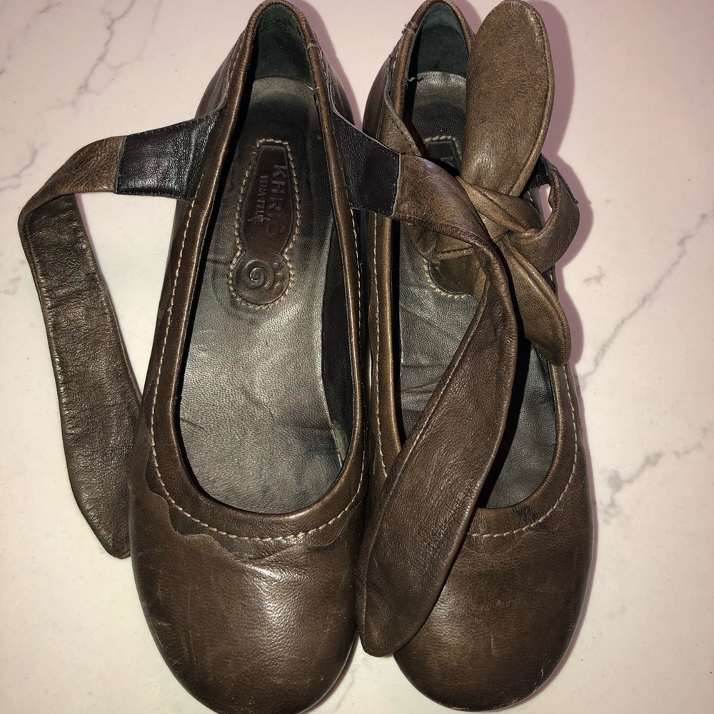 KHRIO Leather Flats with Straps
